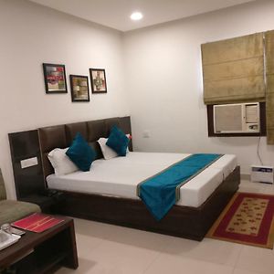 FabHotel Nanda Civil Lines